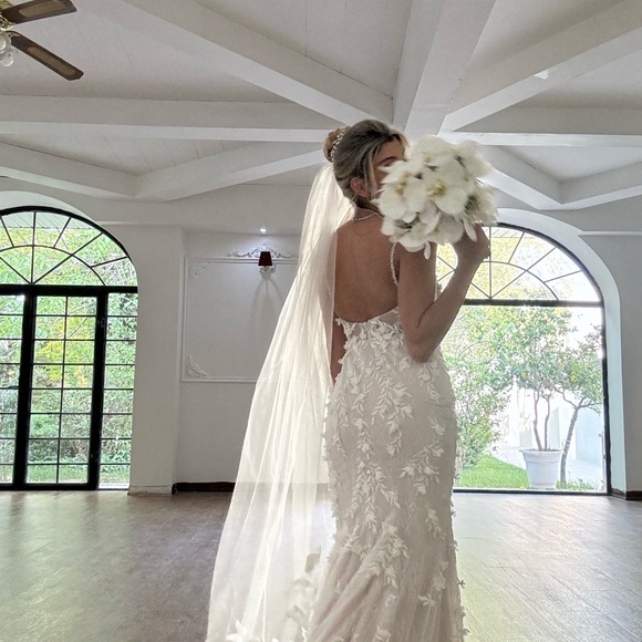 Wedding Dress - Picture 3 of 4